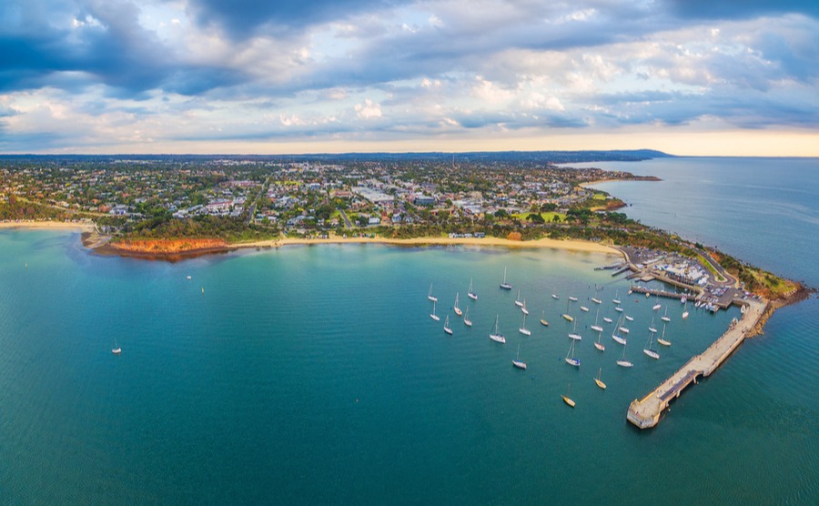 The Mornington Peninsula is the perfect place to live to be close to the beaches and nature, but also within easy reach of Melbourne.