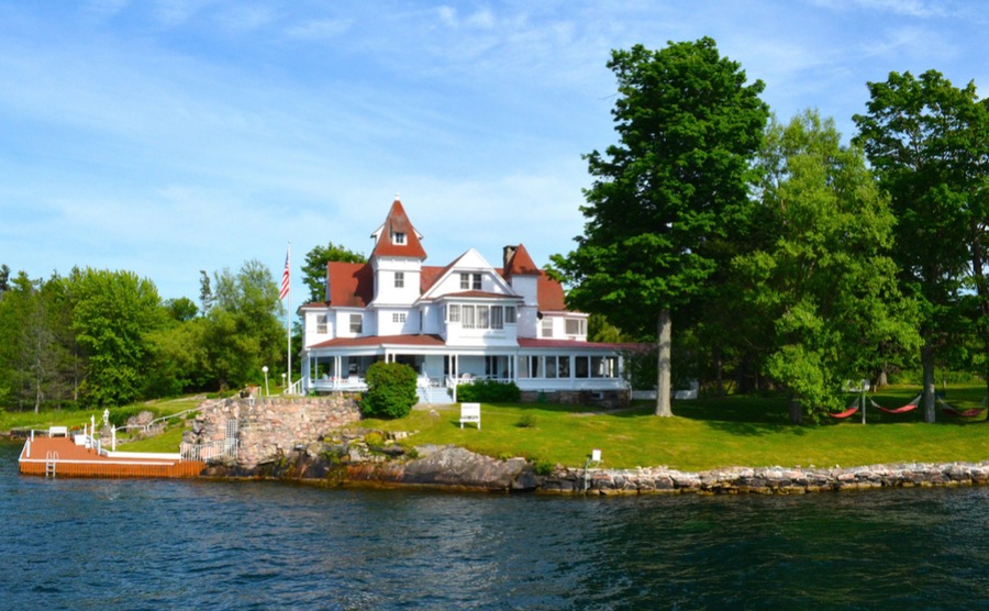 The estate agent is a key part of the process of buying a house in Canada.