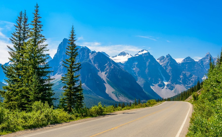 Running a car in Canada: from insurance to traffic lights