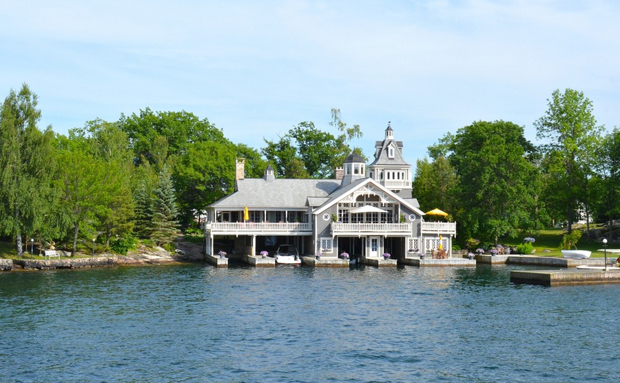 Thinking of buying in Canada in 2019? Could you be tempted by some of the world's largest homes?