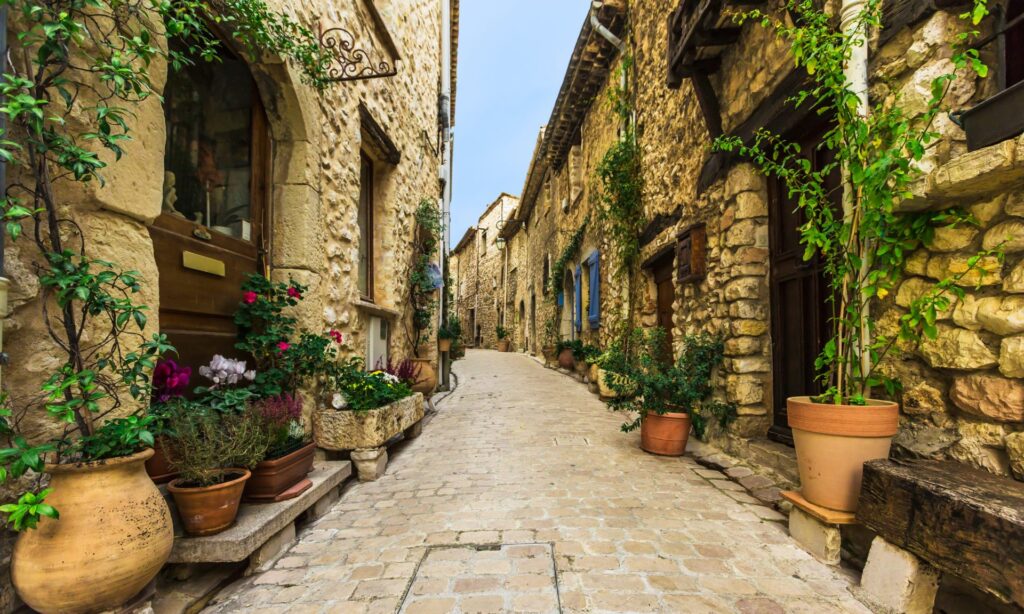 You need to ensure that the estate agent you choose takes on board all your exact requirements.
