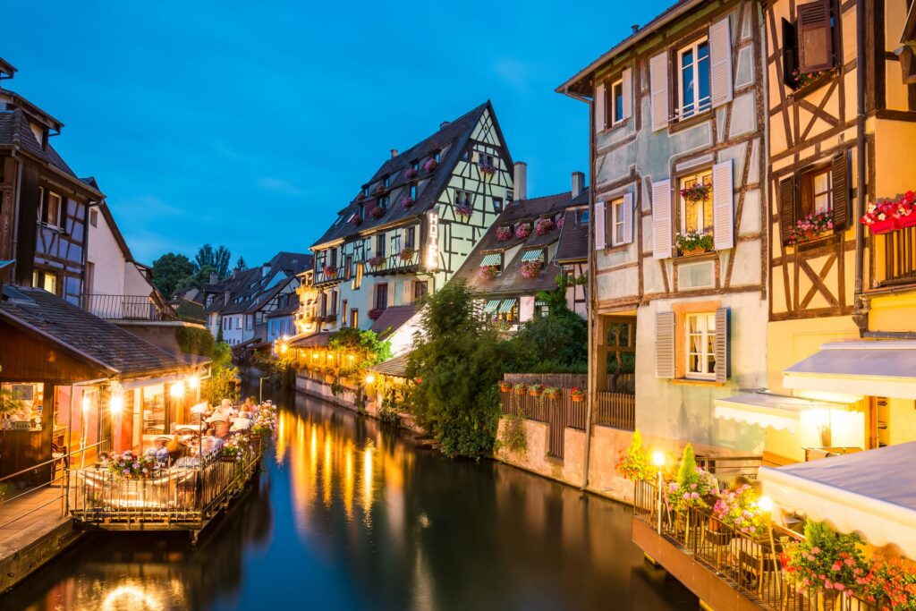 Buying process - Peaceful canal