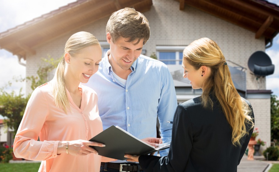 Notaries helping a couple in France