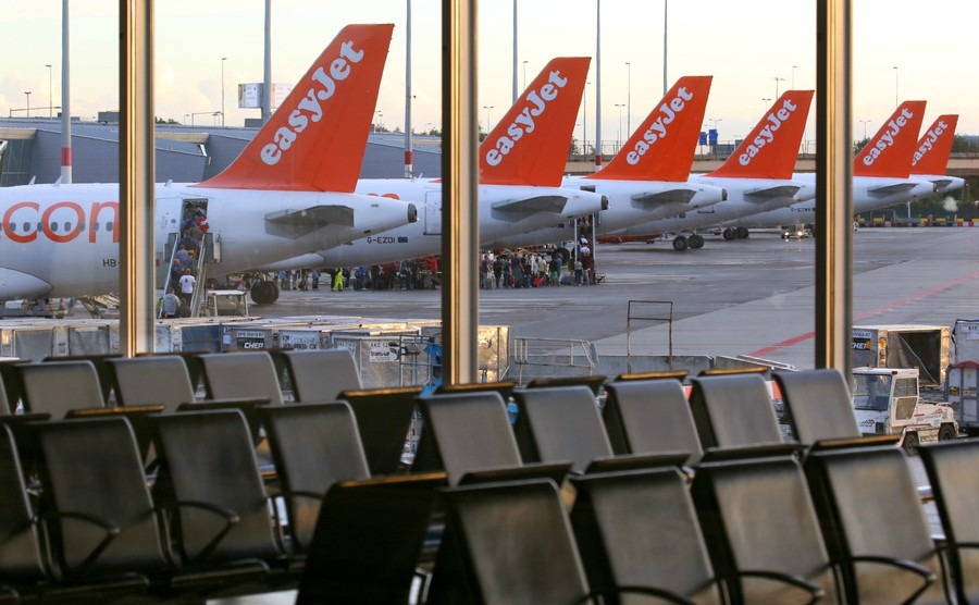 easyjet-airbus-a320-tails-at-schiphol-airport-netherlands