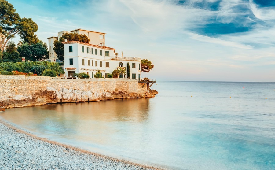 house-on-the-french-riviera-in-provence-in-the-south-of-france-morning-view-of-sea-beach
