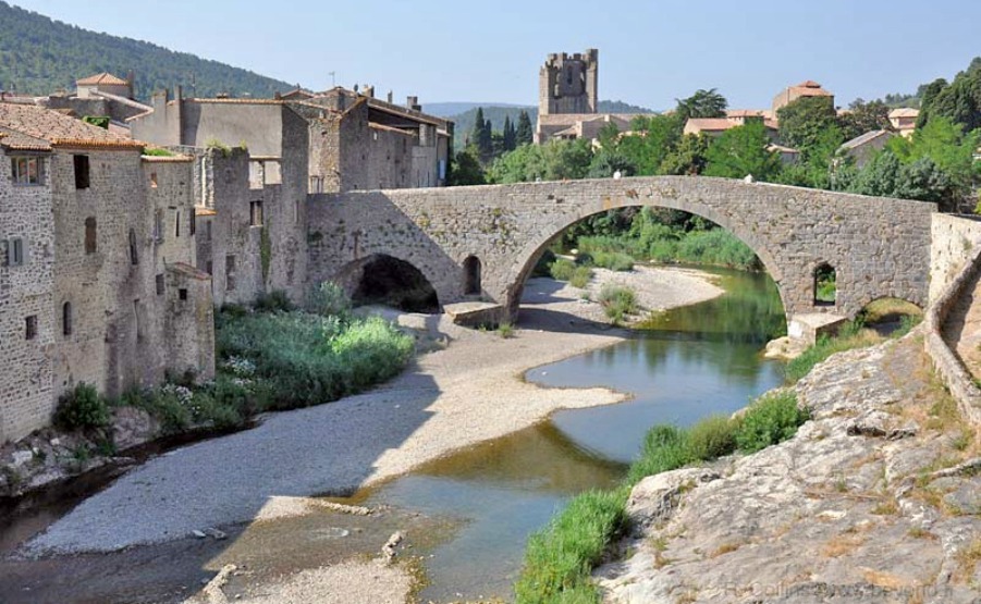 Lagrasse has a number of super restaurants and shops selling home-grown produce and crafts.