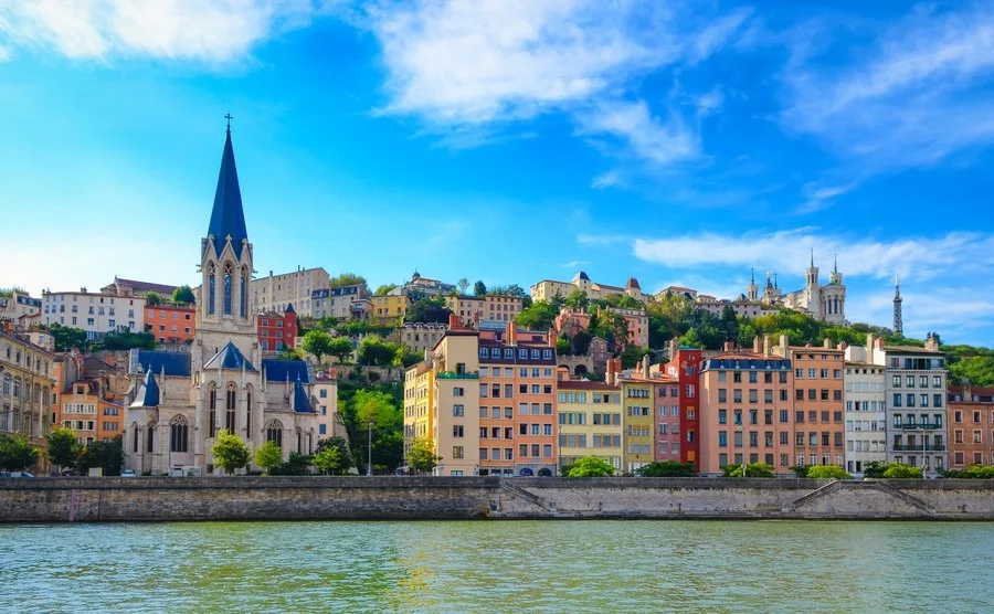 Top 5 cities and towns in France for English speakers