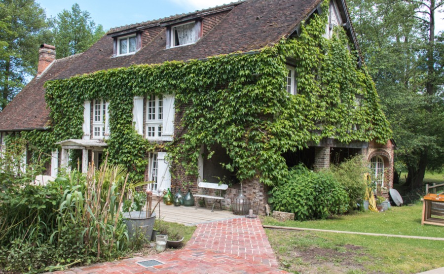 Follow our seven tips when you put in an offer on a French home.