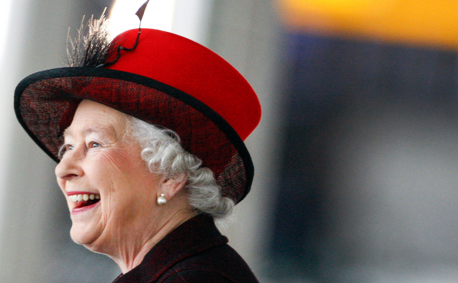 How did France mourn the Queen’s death?