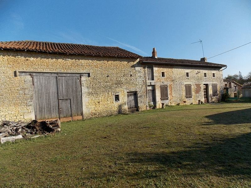 A renovation can often be a good investment, particularly if you do the work yourself. This traditional farmhouse with a huge barn in Verteuil is on the market for just €99,000. Click on the image to view the property.