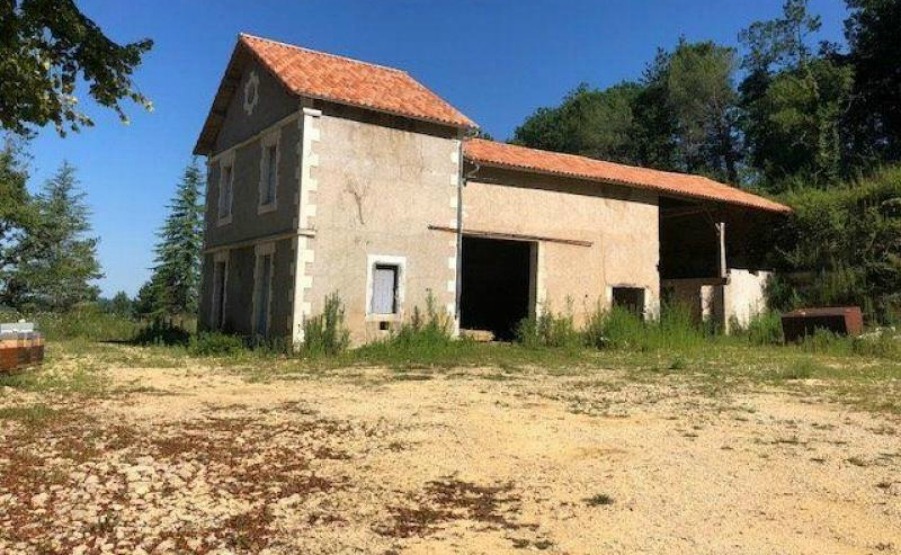 Could this €85,000 house with a barn in Aquitaine be on your viewing trip to France list? Click on the image to view the property.