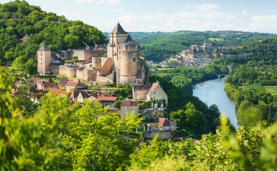 A good estate agent is a key part of a successful purchase and knowing how to buy in France.
