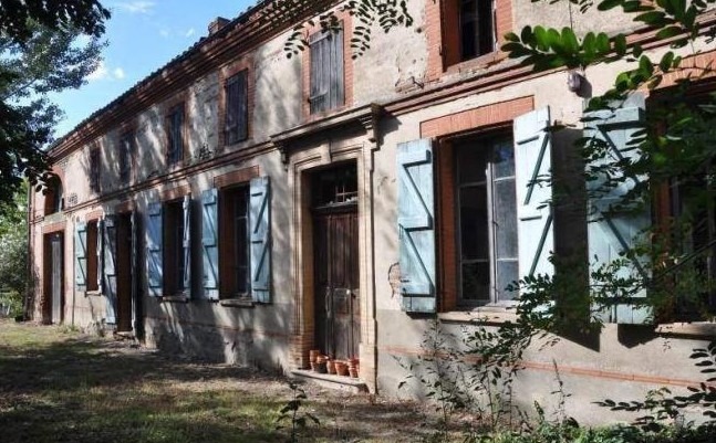 Grand old ruin near Toulouse