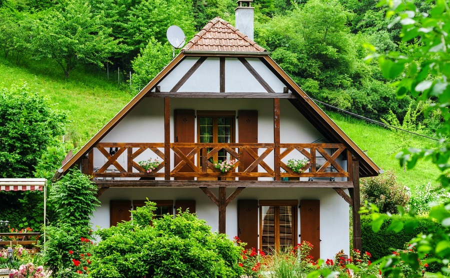 typical-alsacien-house-in-small-village-bas-rhin-france-tourism-and-travel-concept