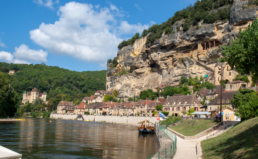 La Roque-en-Gageac in the Dordogne Valley. wjarek / Shutterstock.com