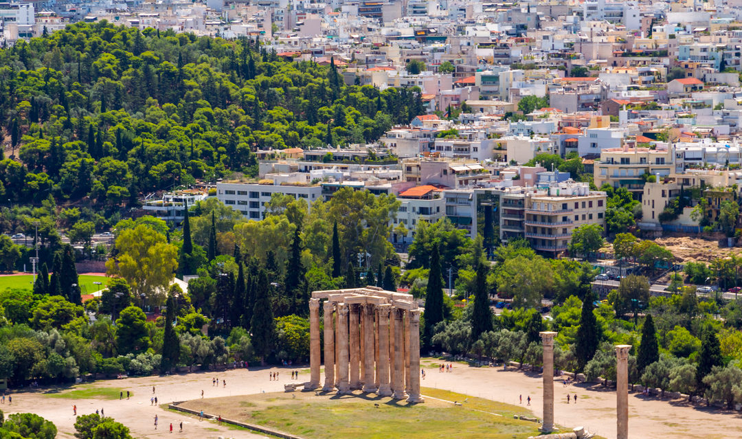 Foreign buyers rush into Greek property market