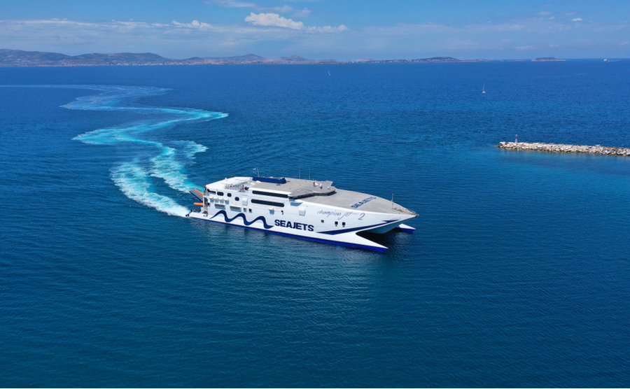 A high-speed ferry across the Aegean – the proper way to get to your island home! Aerial-motion / Shutterstock.com