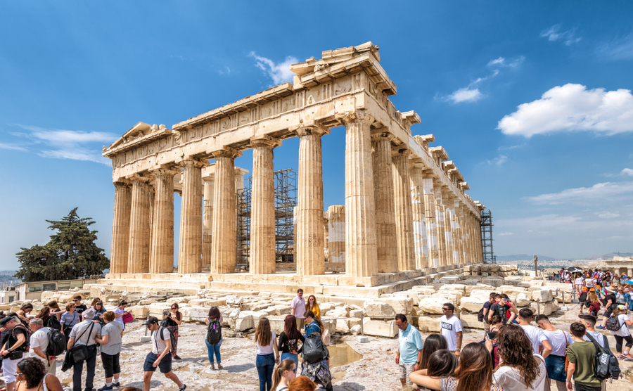 Tourism returns to pre-pandemic levels as Greece lifts all travel restrictions