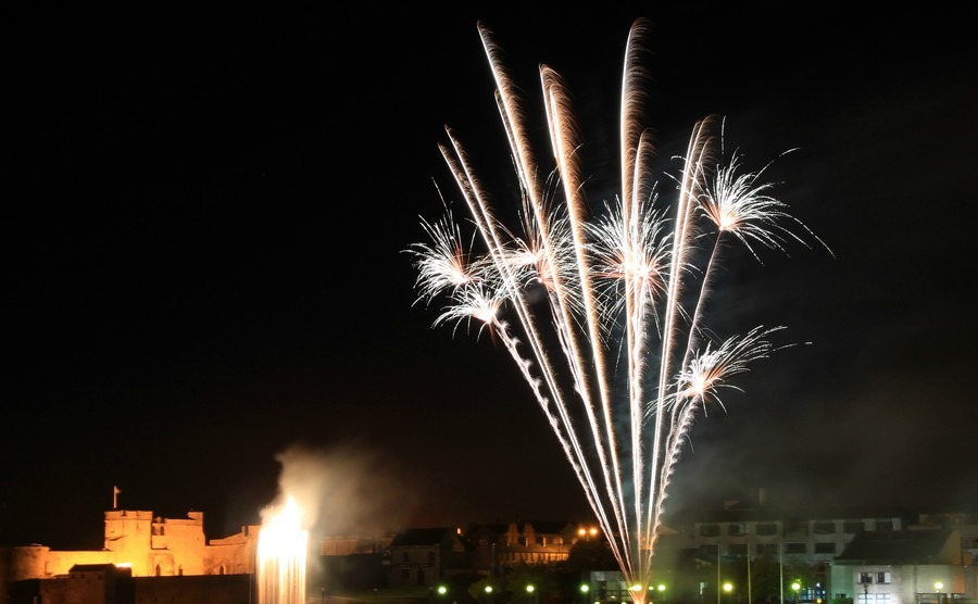 fireworks-over-the-castle-in-limerick