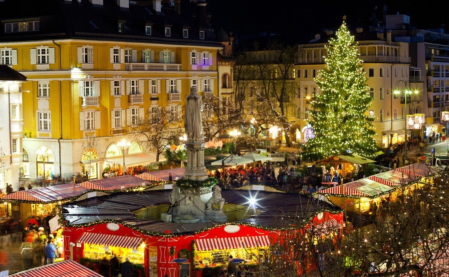 The festive shopping treats of Italy