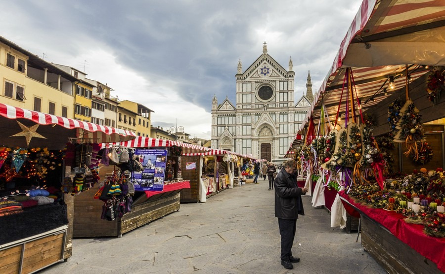 florence-italy-december-2013-from-the-city-of-heidelberg-in-germany-in-piazza-santa-croce-in-florence-weihnachtsmarkt