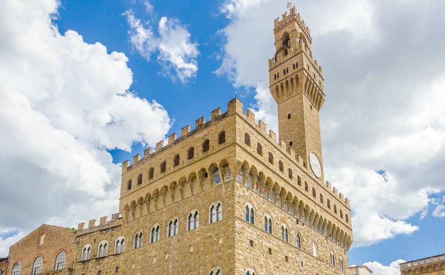 fragment-of-the-old-palace-palazzo-vecchio-or-palazzo-della-signoria-in-florence-italy