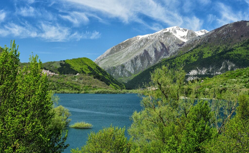 Italy-where-to-buy-AbruzzoandMolise-LakeBarrea