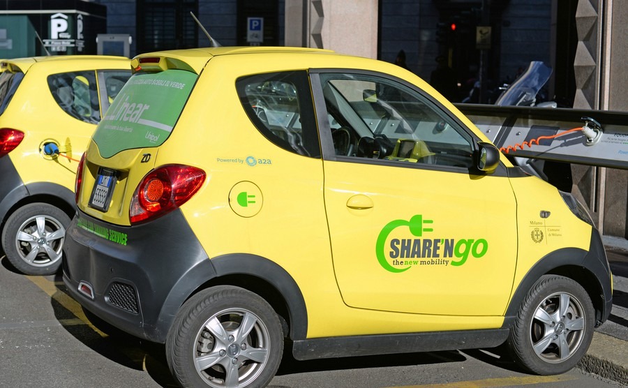 milan-italy-march-3-2016-sharengo-the-new-mobility-environment-friendly-sharing-of-electric-cars-in-milan-to-reduce-the-ecological-footprint