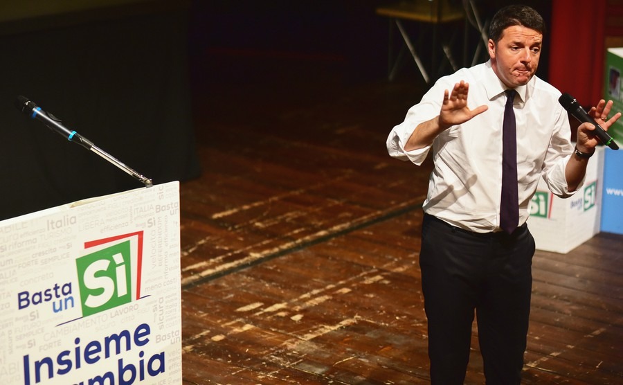 savona-italy-november-26-2016-public-lecture-by-matteo-renzi-national-secretary-of-the-democratic-party-to-chiabrera-theater-to-support-the-yes-to-the-constitutional-referendum