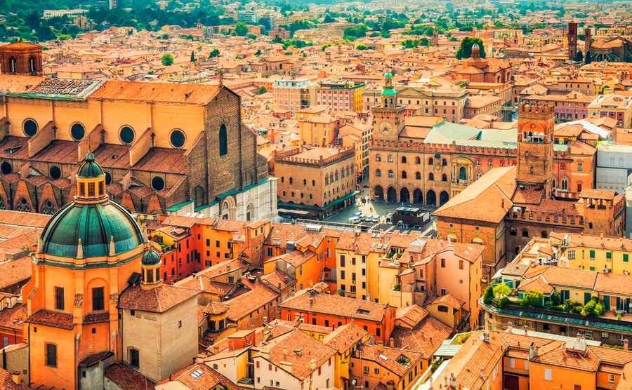 Beautiful Bologna, well connected for working from home in Italy
