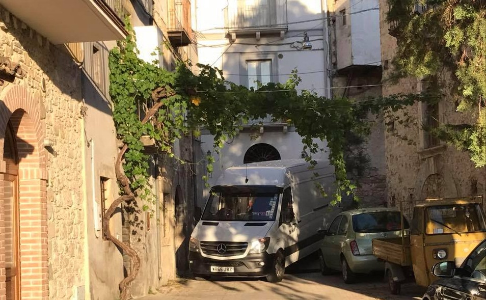 Moving to Italy? With the “man with a van” you can