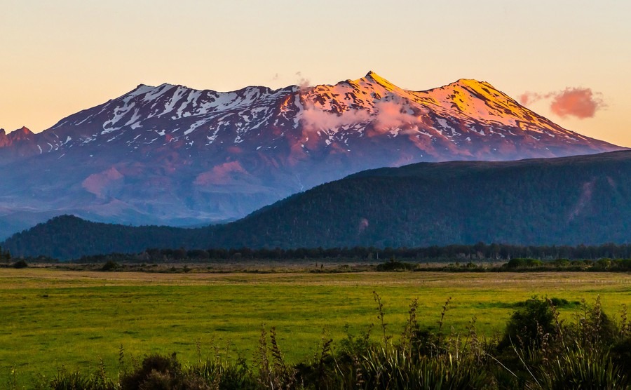 mount-ruapehu-at-sunset-tongariro-national-park-north-island-of-new-zealand