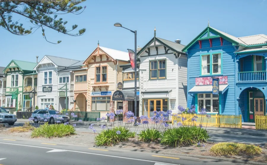 Colourful houses in Napier. Boyloso / Shutterstock.com