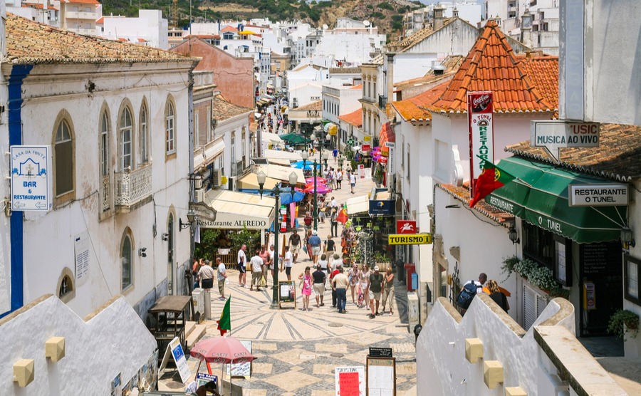 Why and where should you buy in the Central Algarve