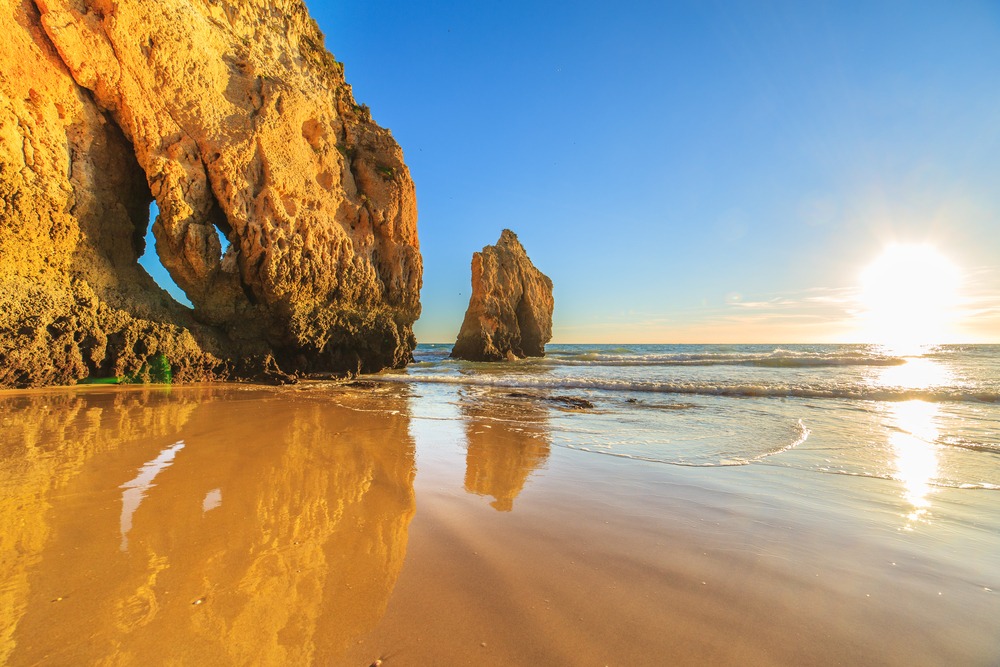 Portugal news update: domestic tourists boost holiday letting demand