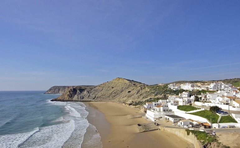 burgau-at-the-atlantic-ocean-in-the-algarve-in-portugal