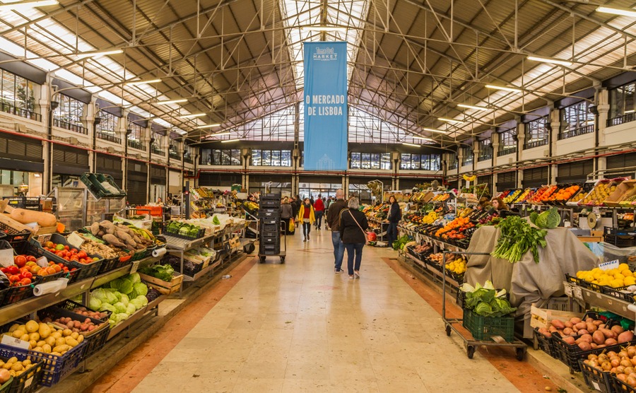 The fantastic market in Campo de Ourique. photoshooter2015 / Shutterstock.com