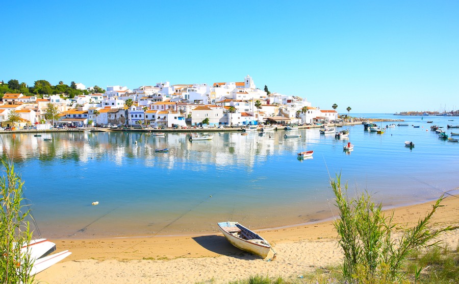 Make sure you keep the upper hand when making an offer on a home in Portugal.