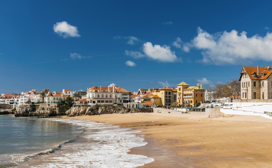 Sensational suburbs of Lisbon (by the beach)