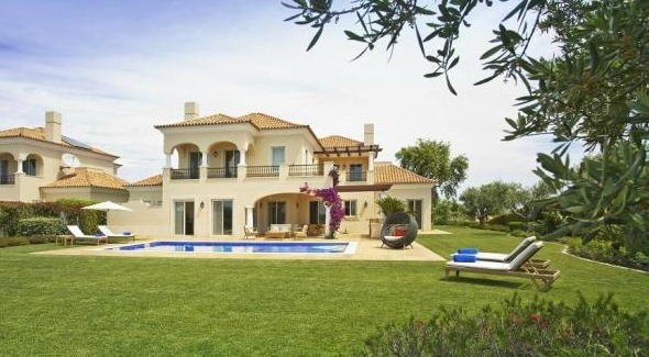 This four-bed villa is an excellent example of a luxury East Algarve property. Click on the image to view the property.