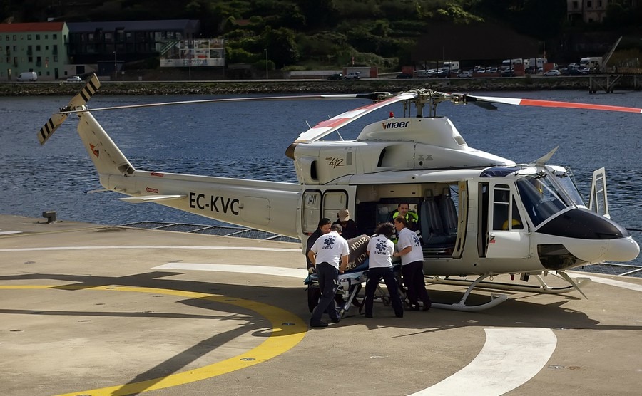 portoportugal-september-26-severe-car-accident-victim-being-transferred-from-medical-airborne-national-assistance-into-local-hospital-center-on-september-262012-in-porto-portugal