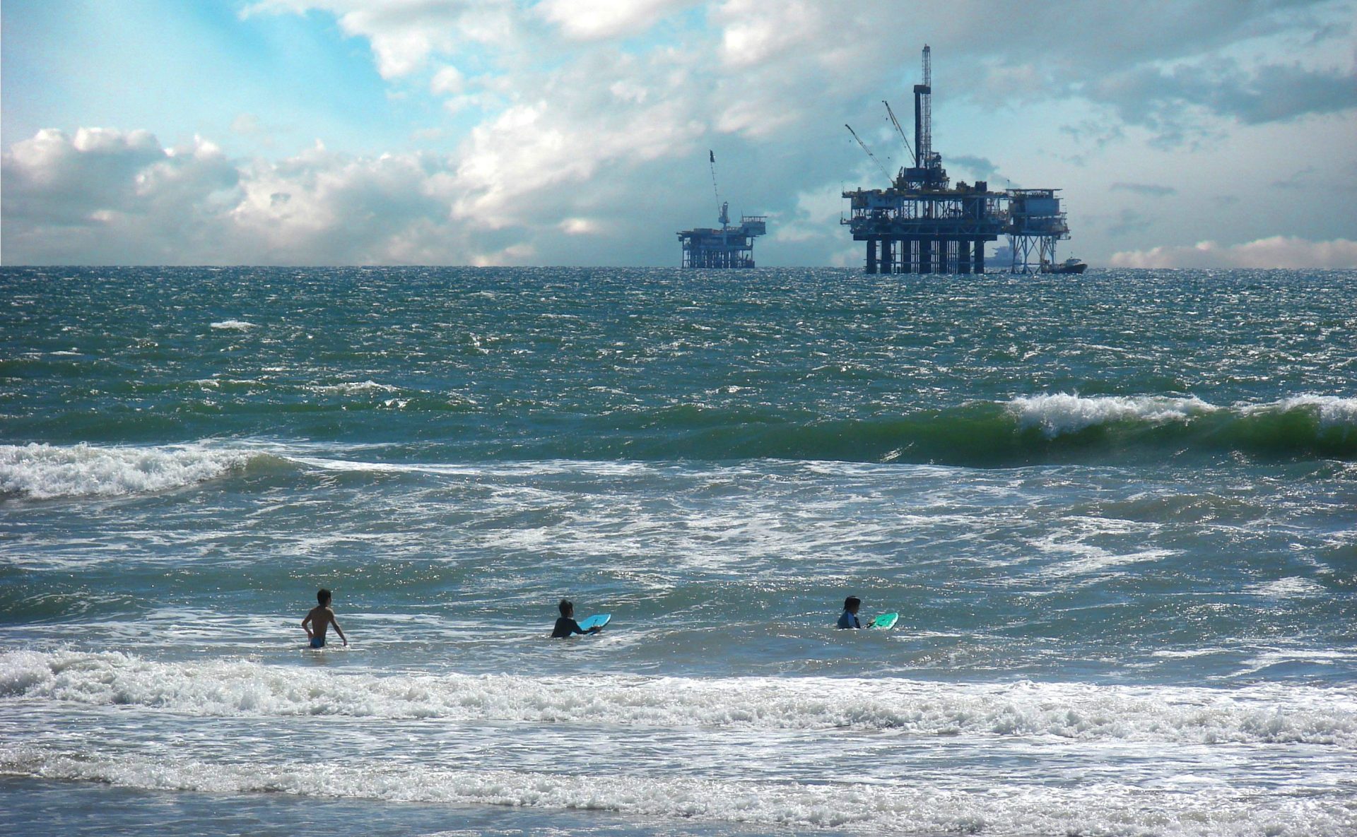 Portugal-Posts-Algarve-Oil-in-post