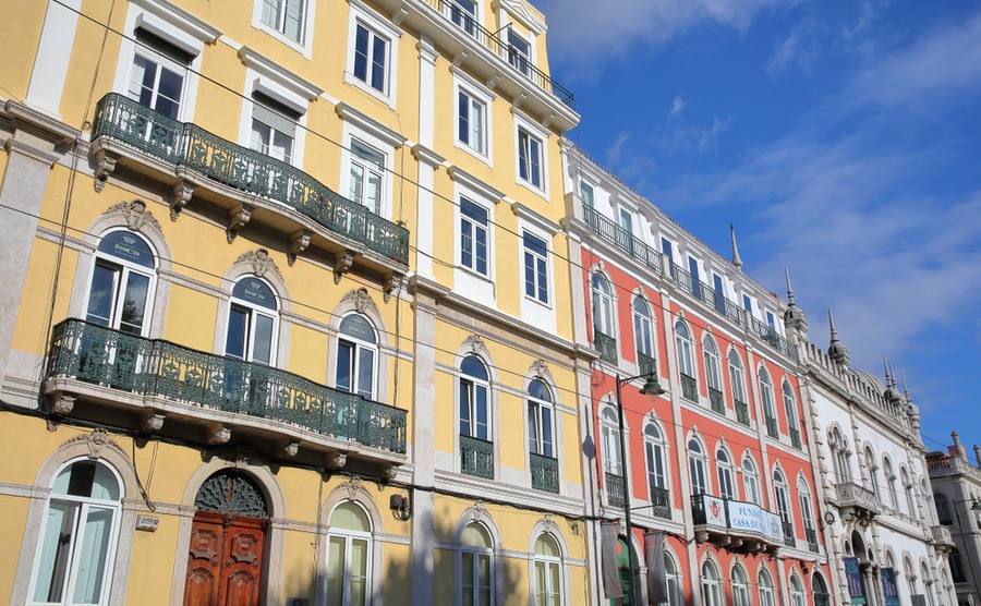 Colorful buildings in Principe Real. Christophe Cappelli / Shutterstock.com