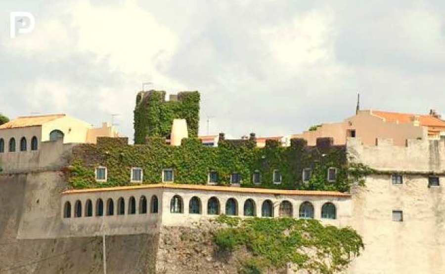 Click on the image to view the castle on our portal.