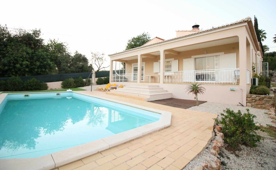 Three-bedroom detached villa in Loulé.