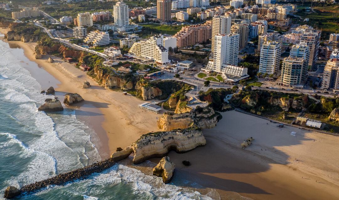 Moving to Portimão: the city and its beaches