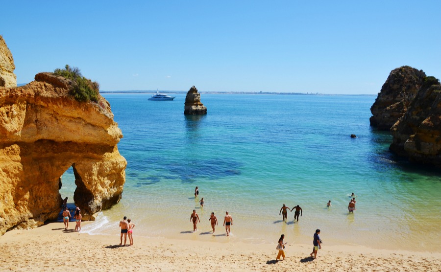 Will the “air bridge” to Portugal open soon?