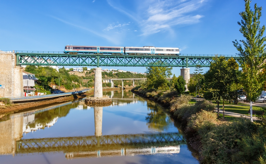 Tavira train