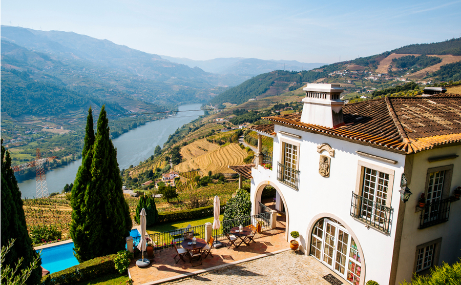 American Man Gives up City Life to Buy Dream House in Rural Portugal