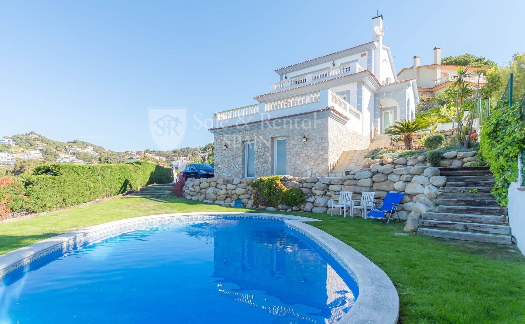A Girona villa with a swimming pool. 